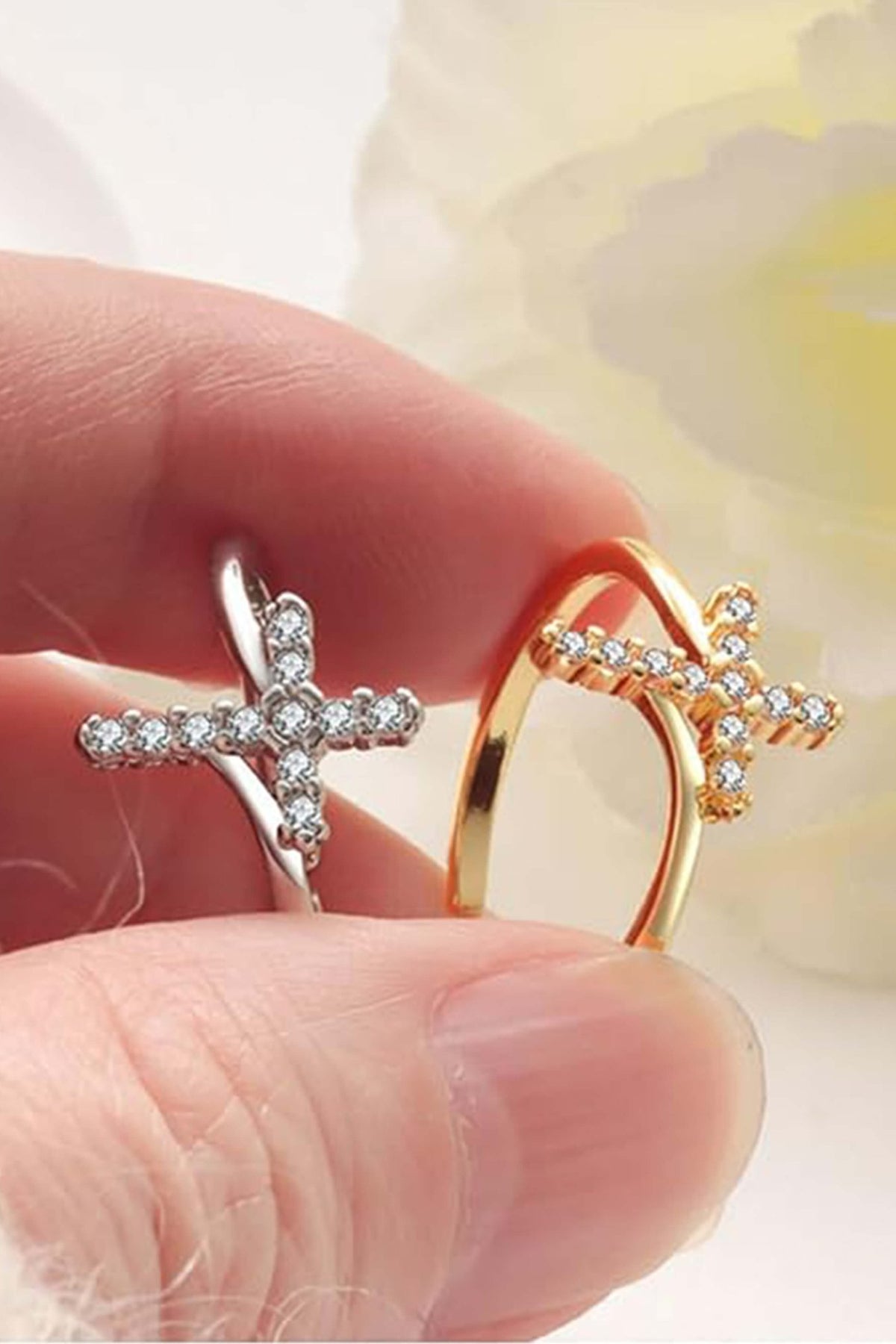 ZEYA - Divina Cross Ring