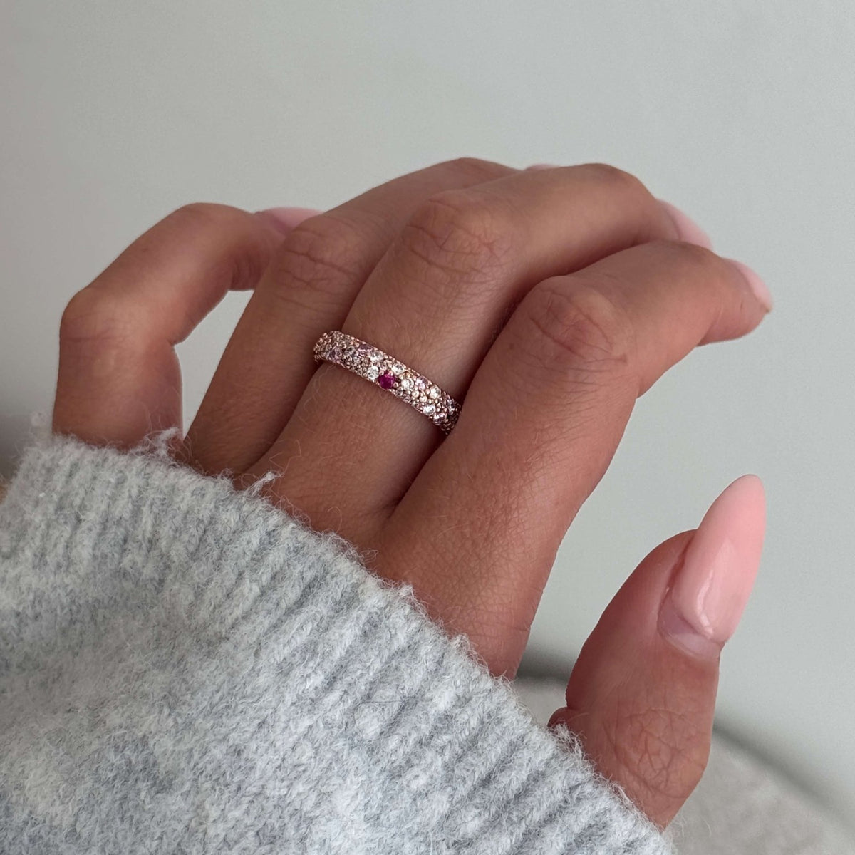 ZEYA - Valentina Gradient Rhinestone Band Ring