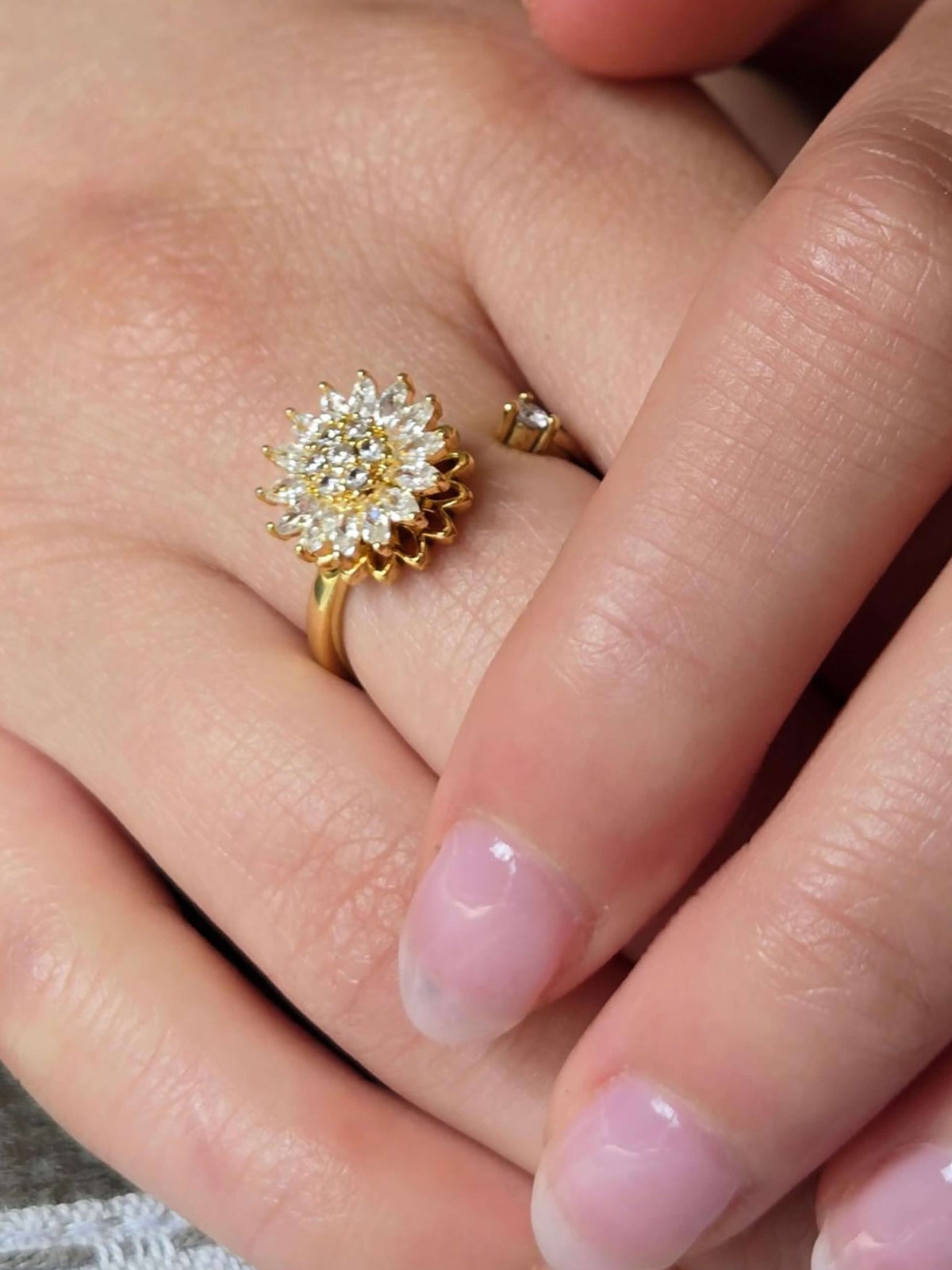 ZEYA - Flower Spinner Ring