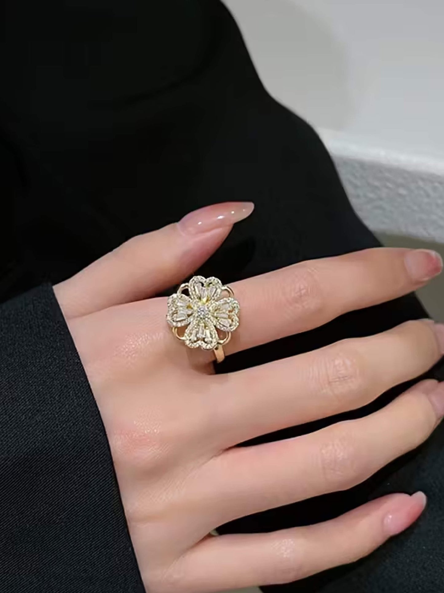 ZEYA - Hazel Clover Leaf Anxiety Ring