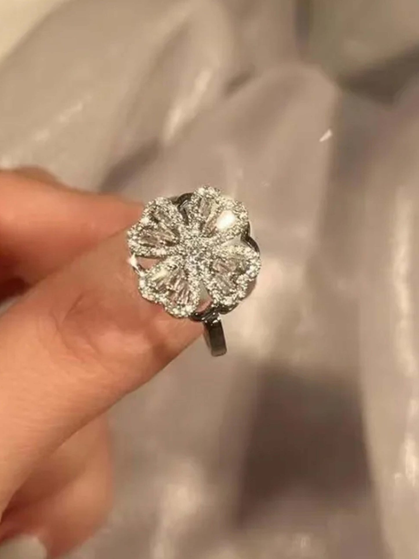 ZEYA - Hazel Clover Leaf Anxiety Ring